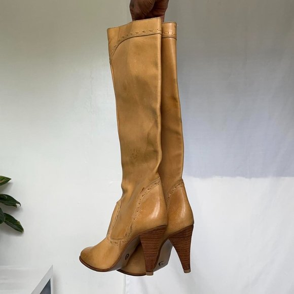 Vintage knee high round pointed toe cowboy boots in beige with side zipper - Picture 4 of 4
